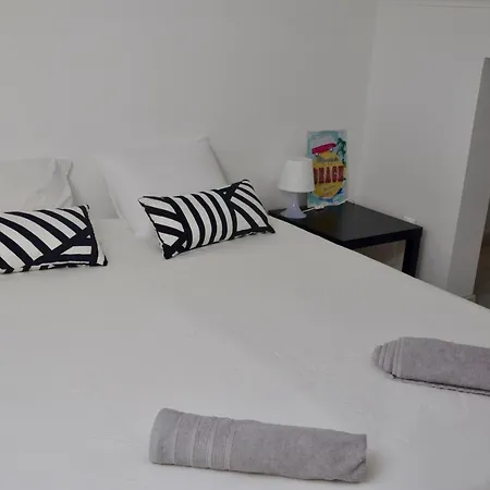 Mahara Caparica Surf Camp Ferienhaus *