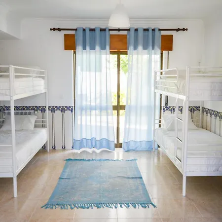 Mahara Caparica Surf Camp Ferienhaus *