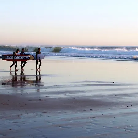 Mahara Caparica Surf Camp *