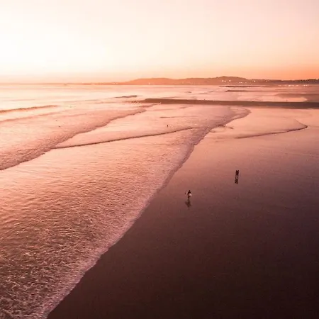 Mahara Caparica Surf Camp